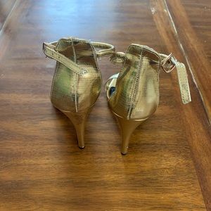 Charlotte Russe GOLDEN  ANKLE STRAP SANDAL